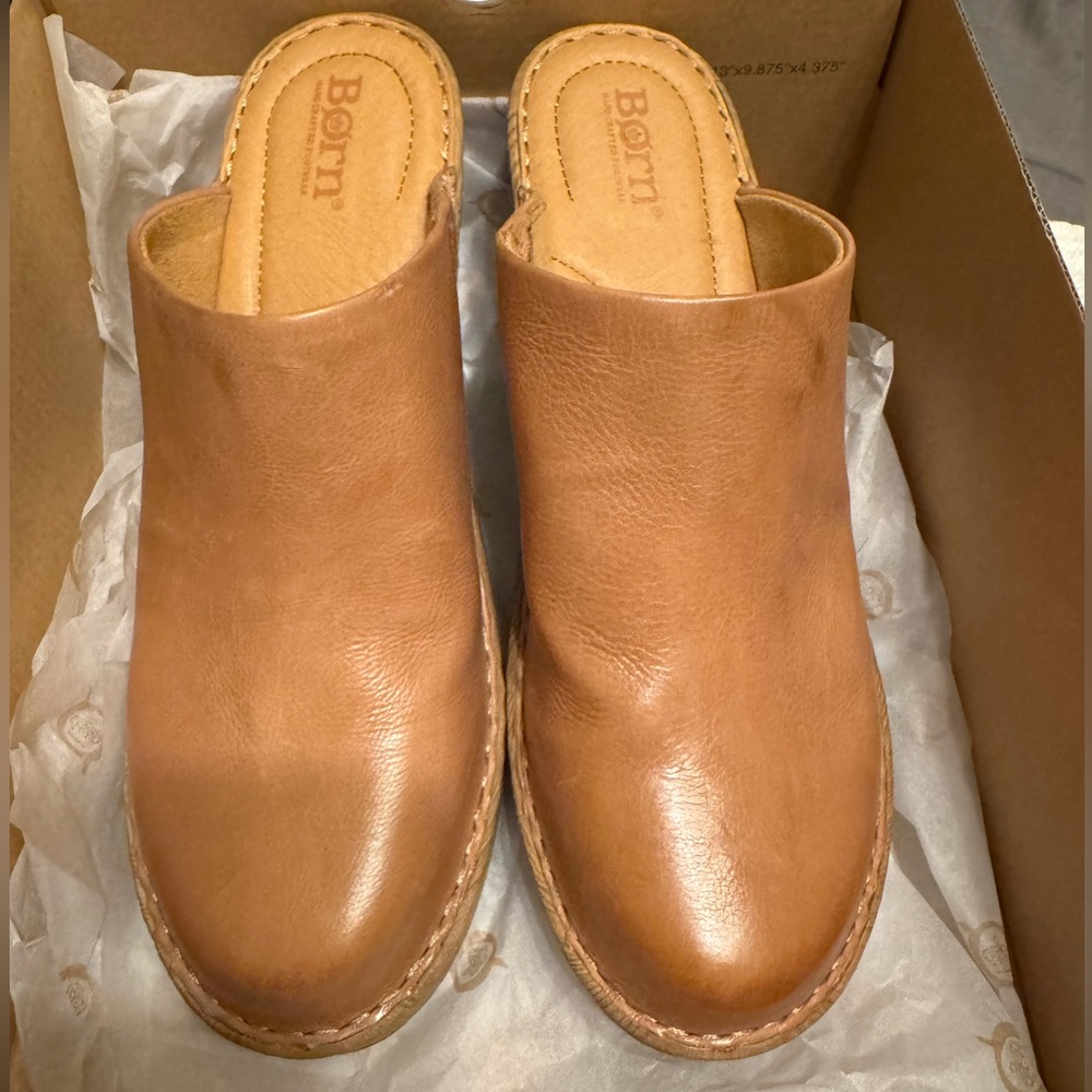 NIB Born Natalie wedge 9